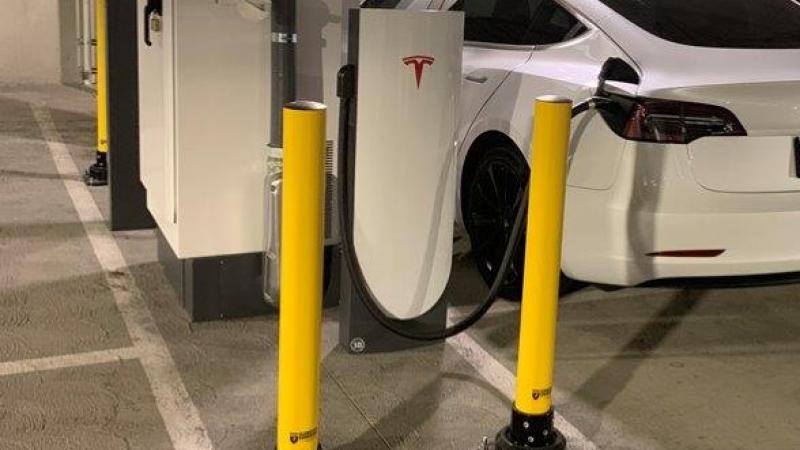 Beschermen van elektrische snellaadstation-Tesla